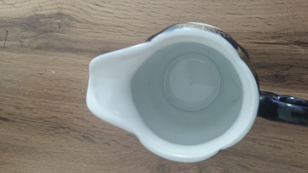 Молочница и пиала