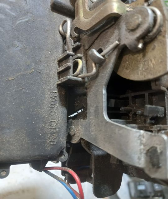 Broasca usa fata stanga C6X1 837013H Volkswagen VW Passat B5.5 (facel