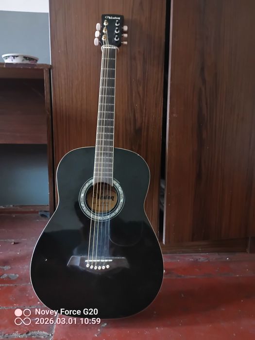 Veston gitara qora rangli aybi yoq ideal garantya bor