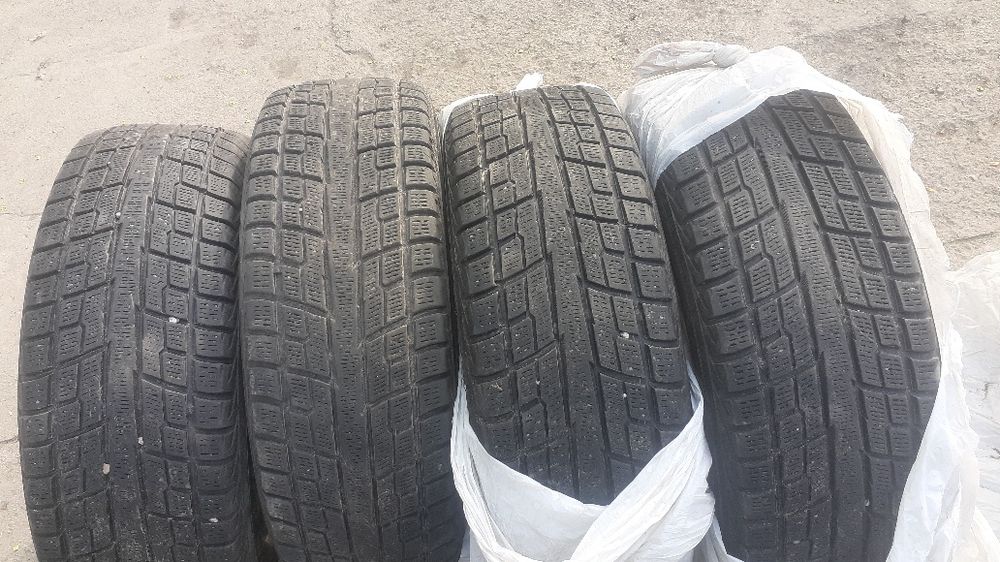 Резина на автомобиль.