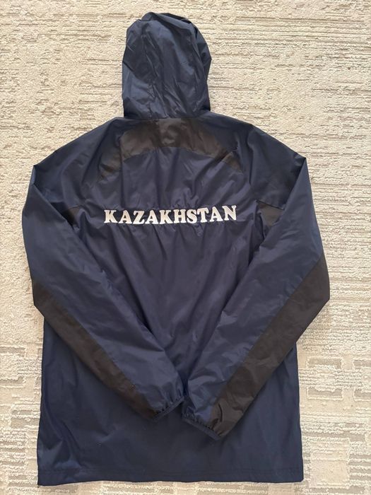 Продам ветровку KAZAKHSTAN