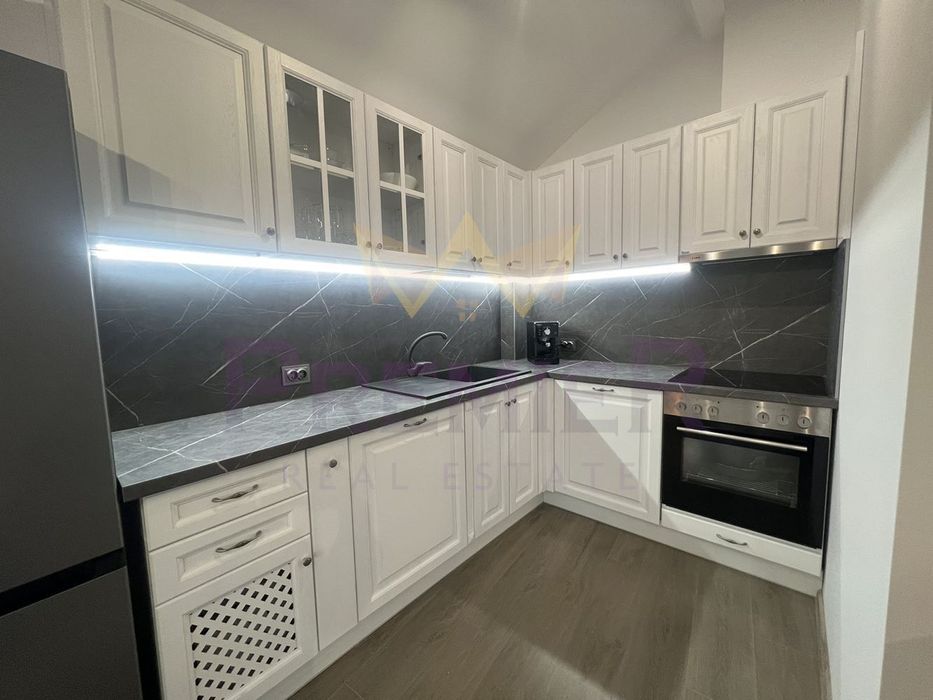 Дава се под наем Тристаен апартамент в Варна, Център - 90 кв.м за 1100 € - Снимка #1