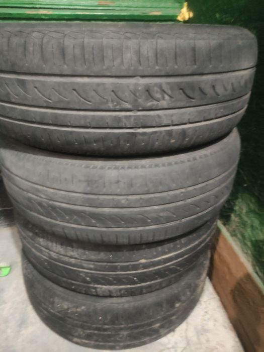 Продам 4 шины на легковой автомобиль