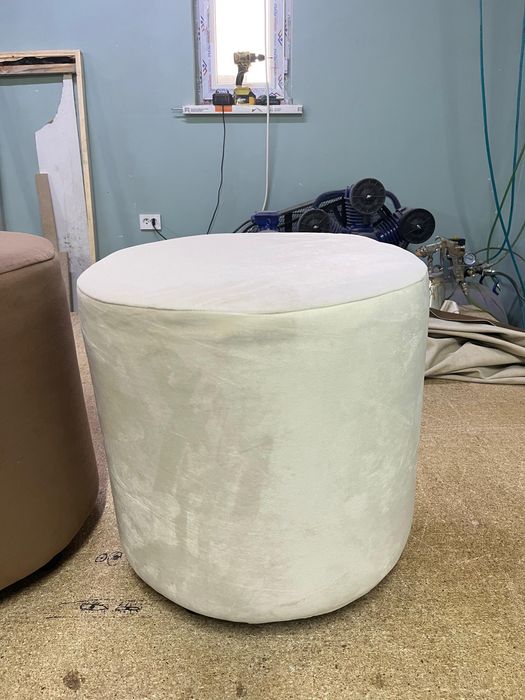 Мебель: пуфик, кресло, пуфы-цилиндры