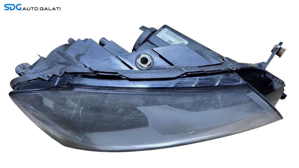 Far Dreapta FARA Xenon Volkswagen Passat B7 2010 - 2015 Cod 90003375 3AC941006 (Interior Prafuit Murdar) [L7644]