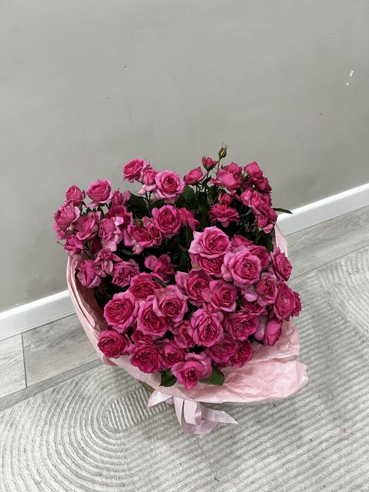 Кустовые розы букет