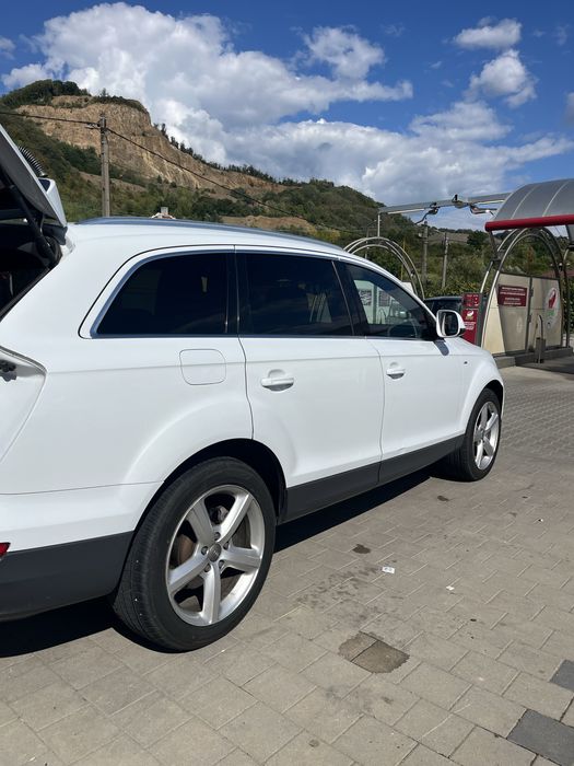 Audi Q7 2014 S line interior/exterior. Panoramic. Lane Assist. Full Leather. 7 locuri. Incalzire volan. 32X.XXX Km.Perne de aer.Negociabil
