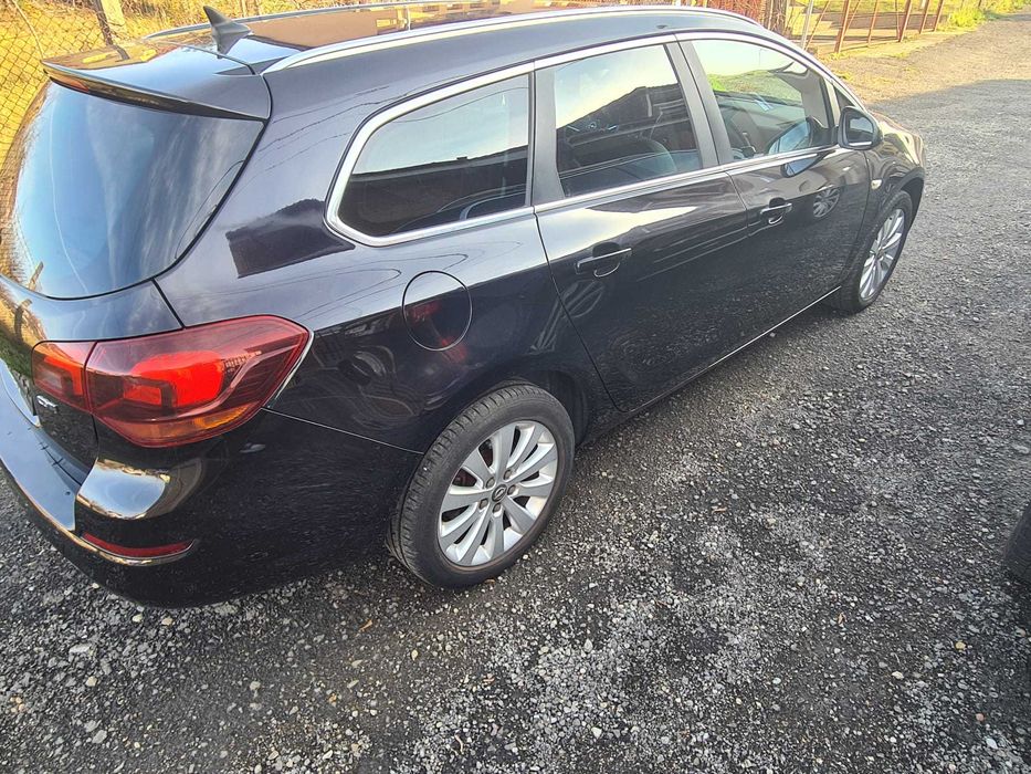 Opel Astra J 2011