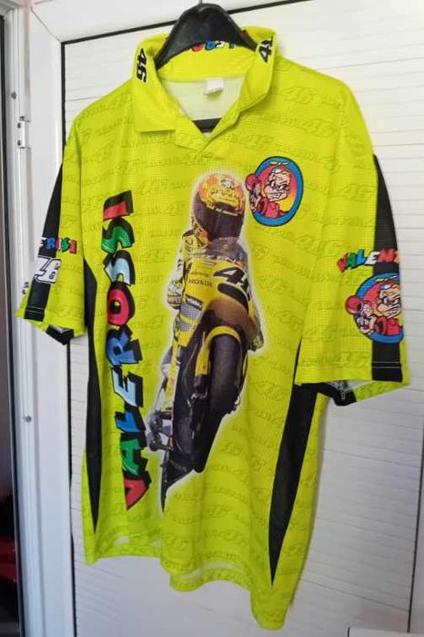 Уникална тениска на Валентино Роси