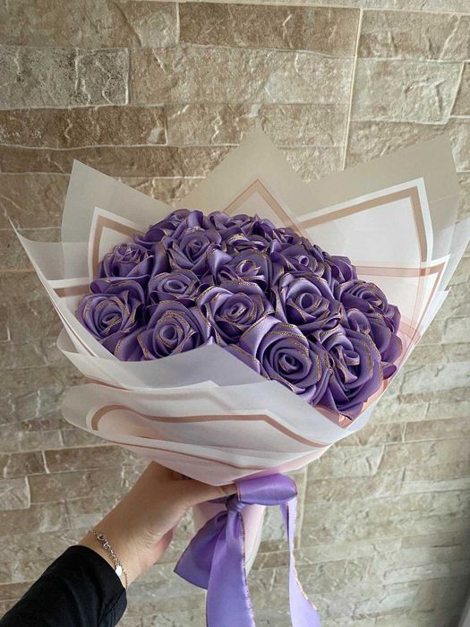 Букети от сатени рози