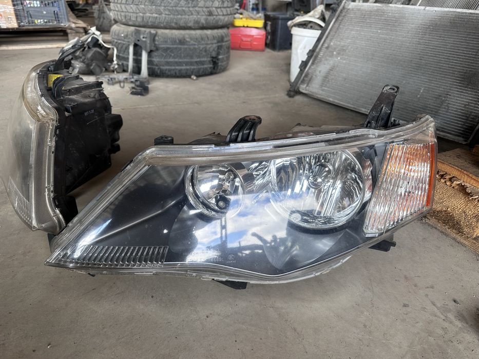 Фарове ксенон Мицубиши Аутлендър 2007-2010