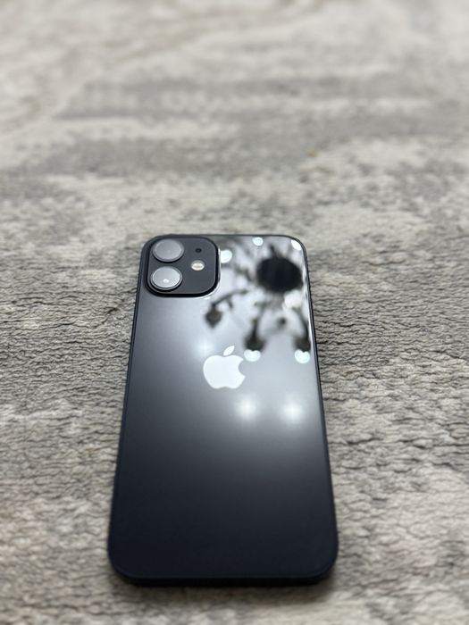 iPhone 12 мини   .