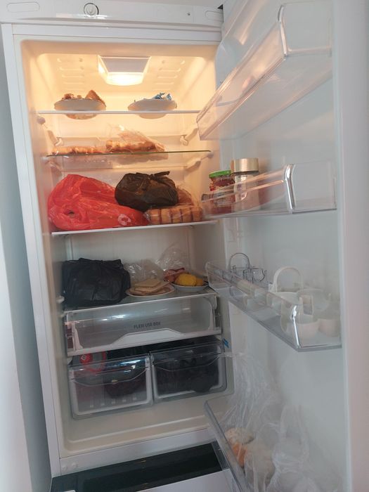 Xolodilnik sotiladi  xolati ideal usta kormagan yaxwi