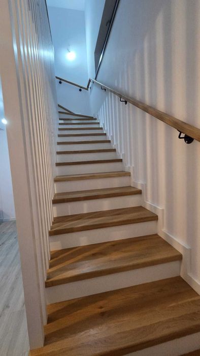 Scara interioara lemn masiv