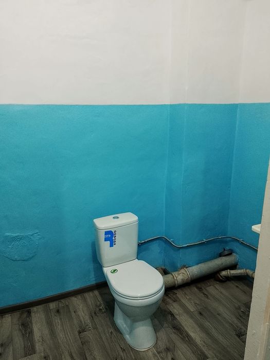 Продам половину здания
