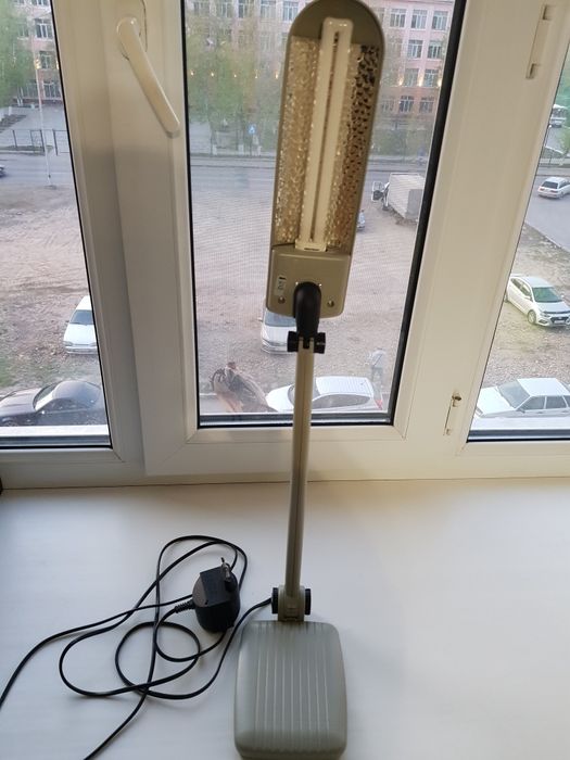 Продам лампу настольную