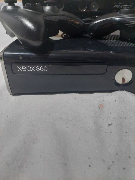 Xbox360  с 2 джойстика и kinect+игри
