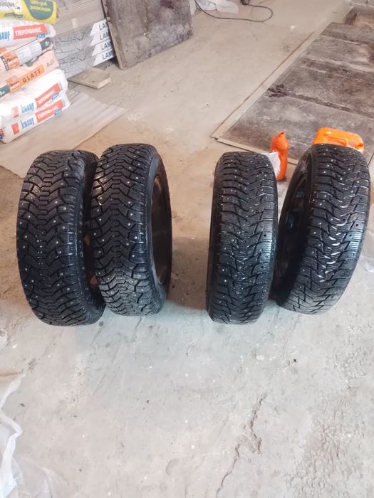 Продам 4 шины(зима) с дисками (штампы)