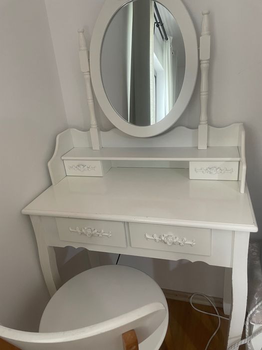 Masa toaleta machiaj +scaun