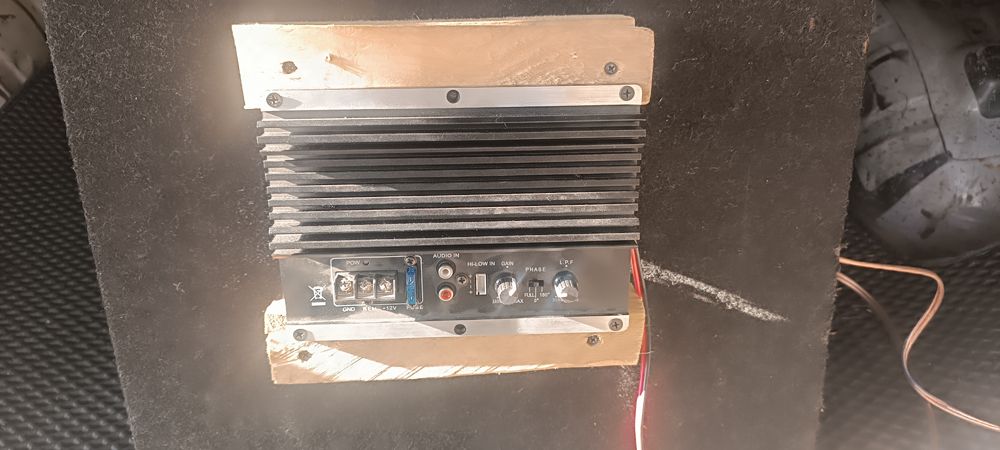 Сабвуфер в автомобиль
