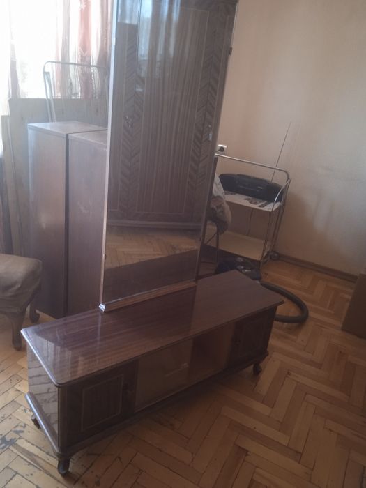 Отдам трюмо от спального гарнитура