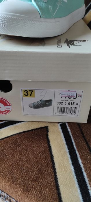 Продам кеды новые