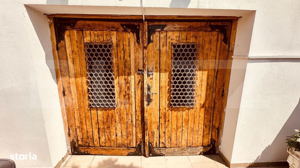 Casa individuala cu arhitectura clasica, renovata exterior, ultracentr