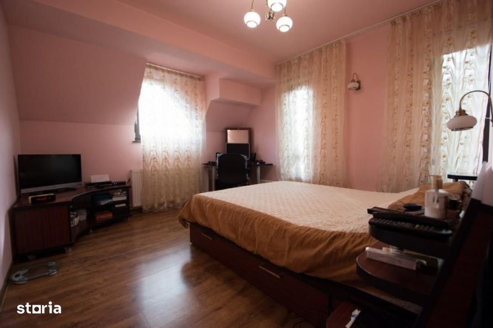 Vila 4 camere  cu piscina in Bucov.