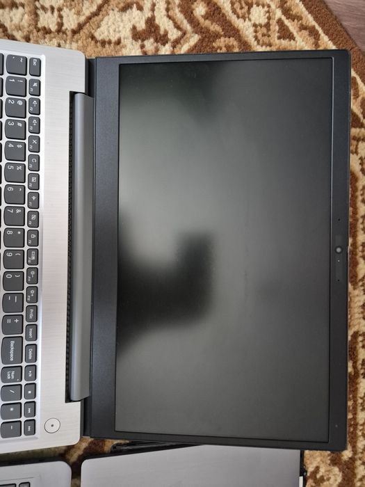 Doua laptopuri nefuncționale lenovo