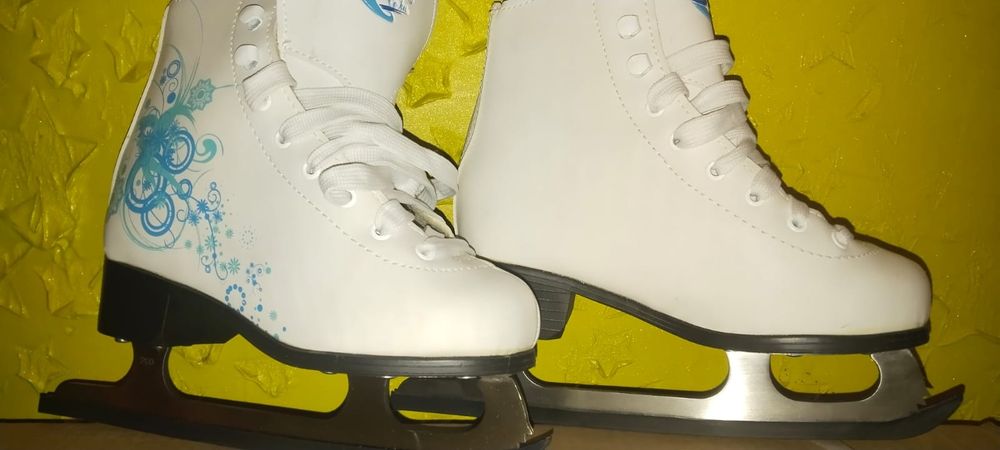 Продам коньки детские.