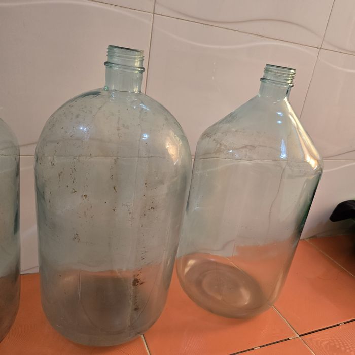 19-литровые стекляные бутыли