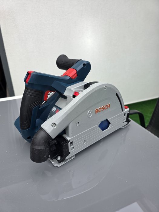 Fierastrau circular cu plonjare Bosch GKT 18V-52 GC