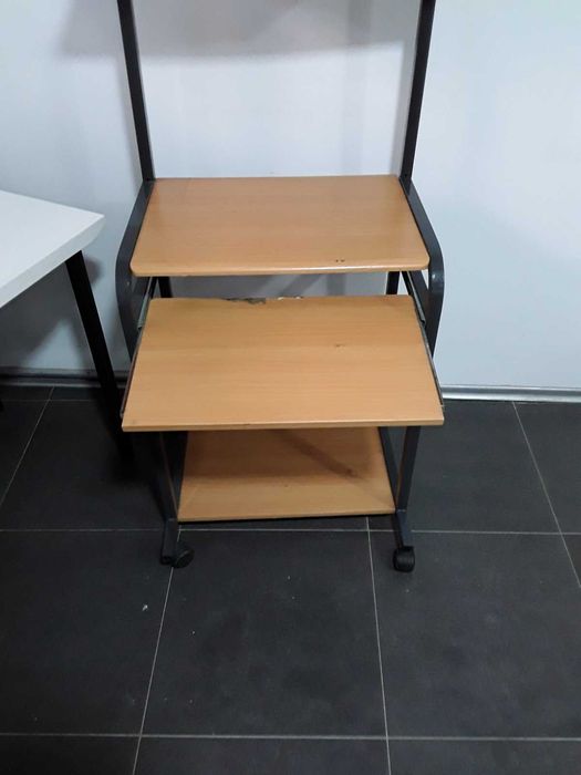 Бюро с надстройка