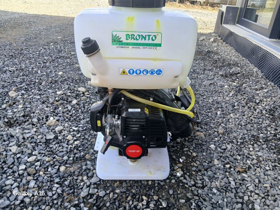 Atomizor (pompa stropit )cu motor pe benzina