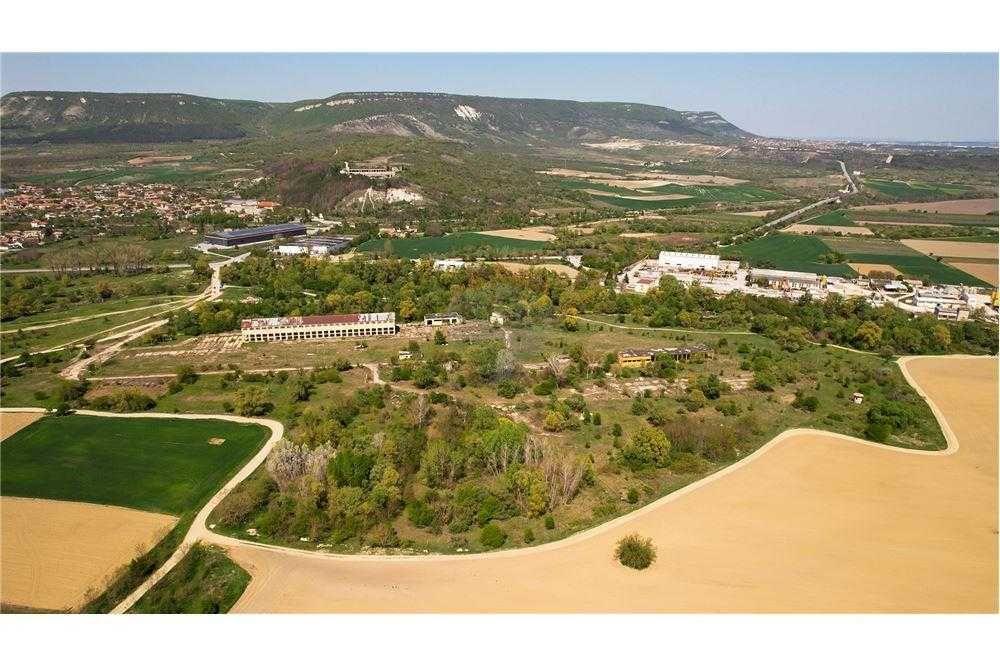 Продава се Промишлена сграда в с. Хан Крум, Област Шумен - 84102 кв.м за 42 €/кв.м - Снимка #2