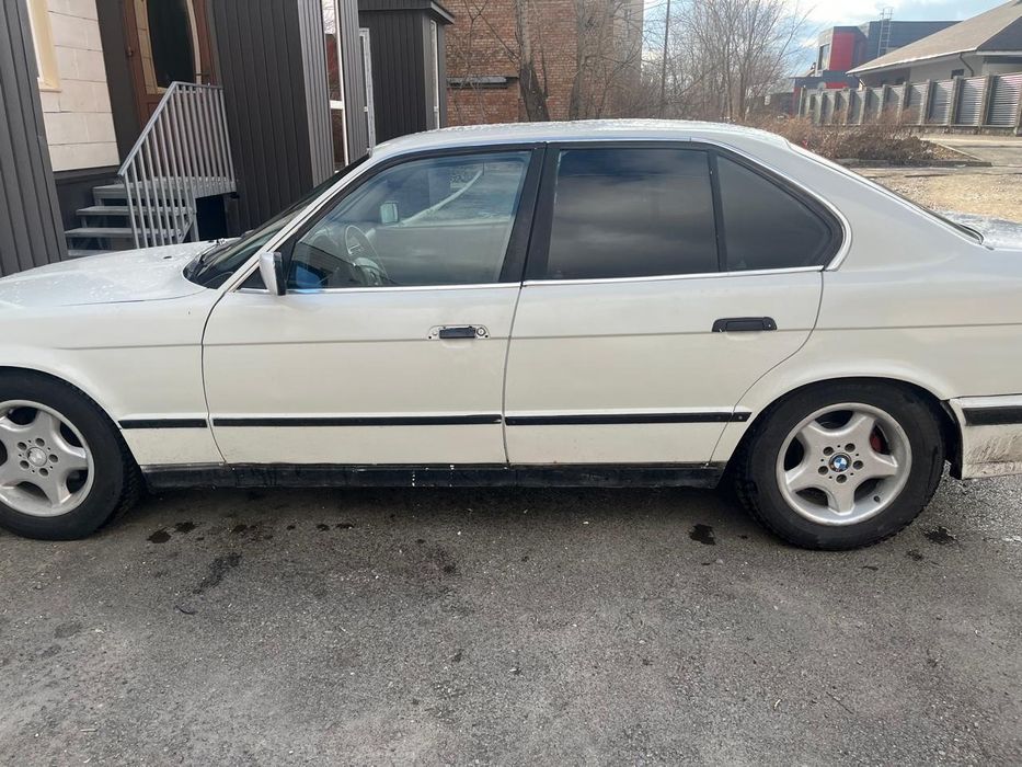 Продам машину бмв 5