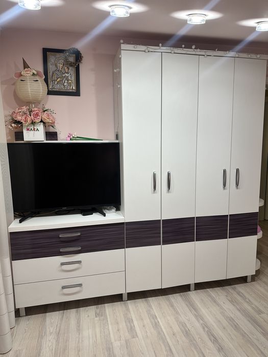 Dulap cu sertare alb si mov