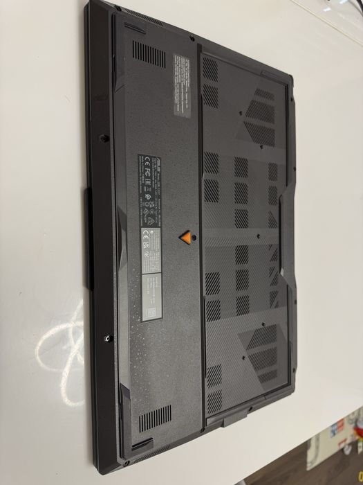 Геймърски лаптоп Asus tuf f17 rtx4070/intel i7