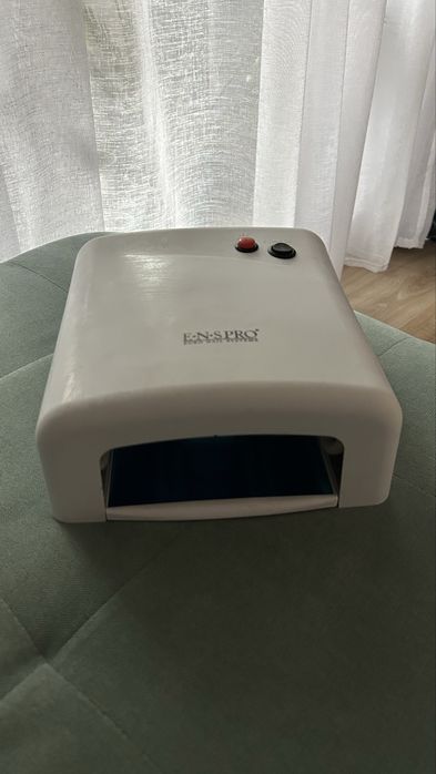 Lampa UV pentru unghii cu gel