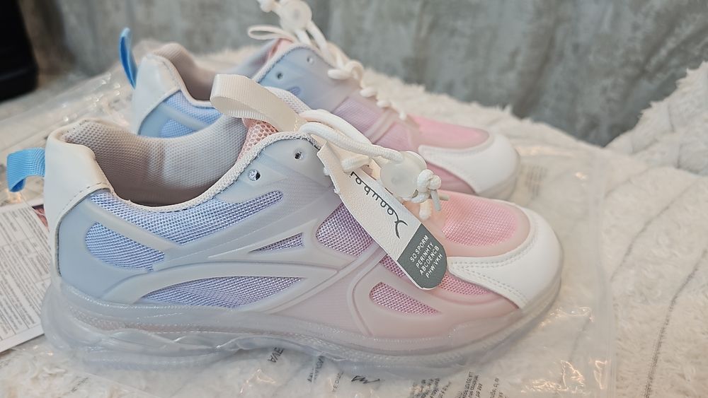 Кроссовки новые для девочки