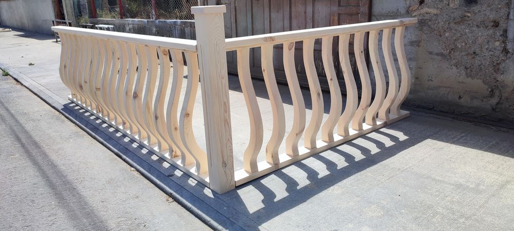 Дървен парапет от масив