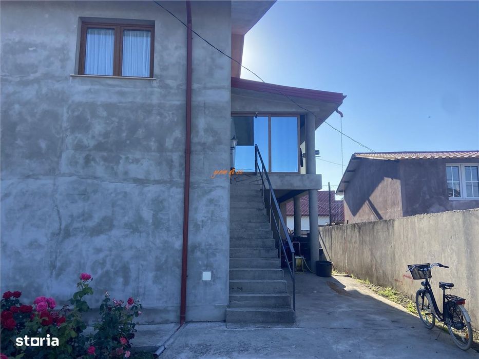 Casa de vanzare in Golesti , parter+etaj + mansarda , suprafata casa 3