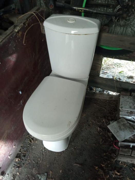 Продаю унитаз в хорошем состоянии