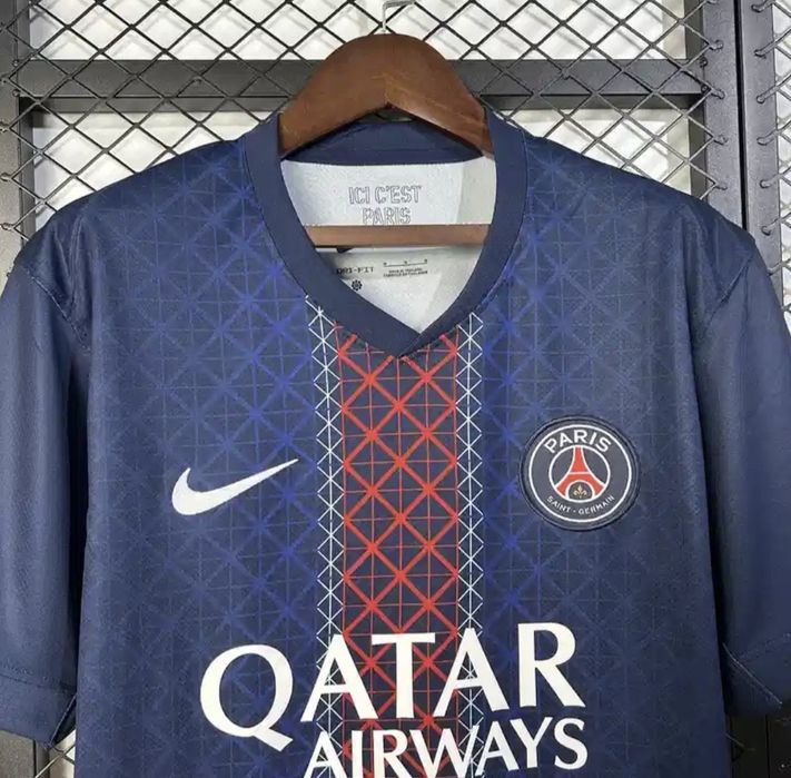 Echipament / Tricou fotbal PSG Paris Saint-Germain (MĂRIMEA M) - Sezon 25/26 (Home), Nou