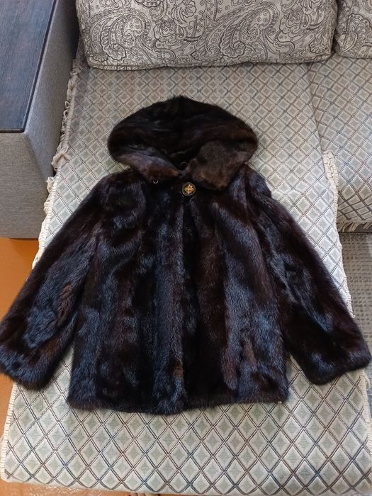 Продам полушубок женский норковый .