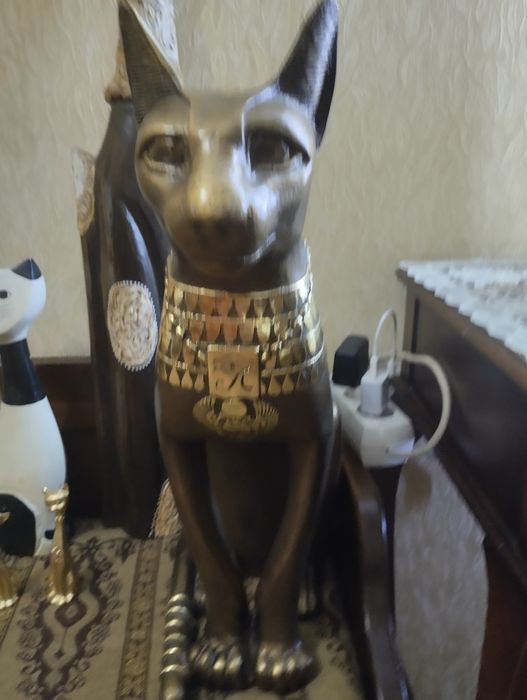 Коллекция сувениров кошек,с разных стран