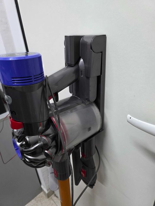 Прахосмукачка DYSON V8