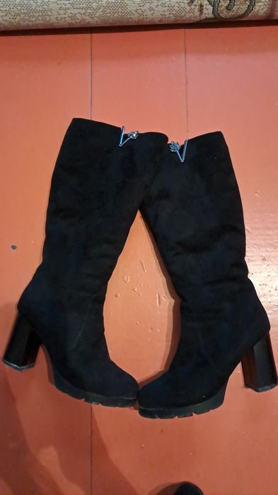 Продаются кофточка сапоги