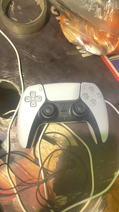 Нов ps5 джойстик полвзван няколко дни