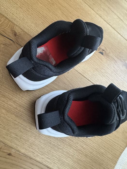 Adidasi Nike masura 28